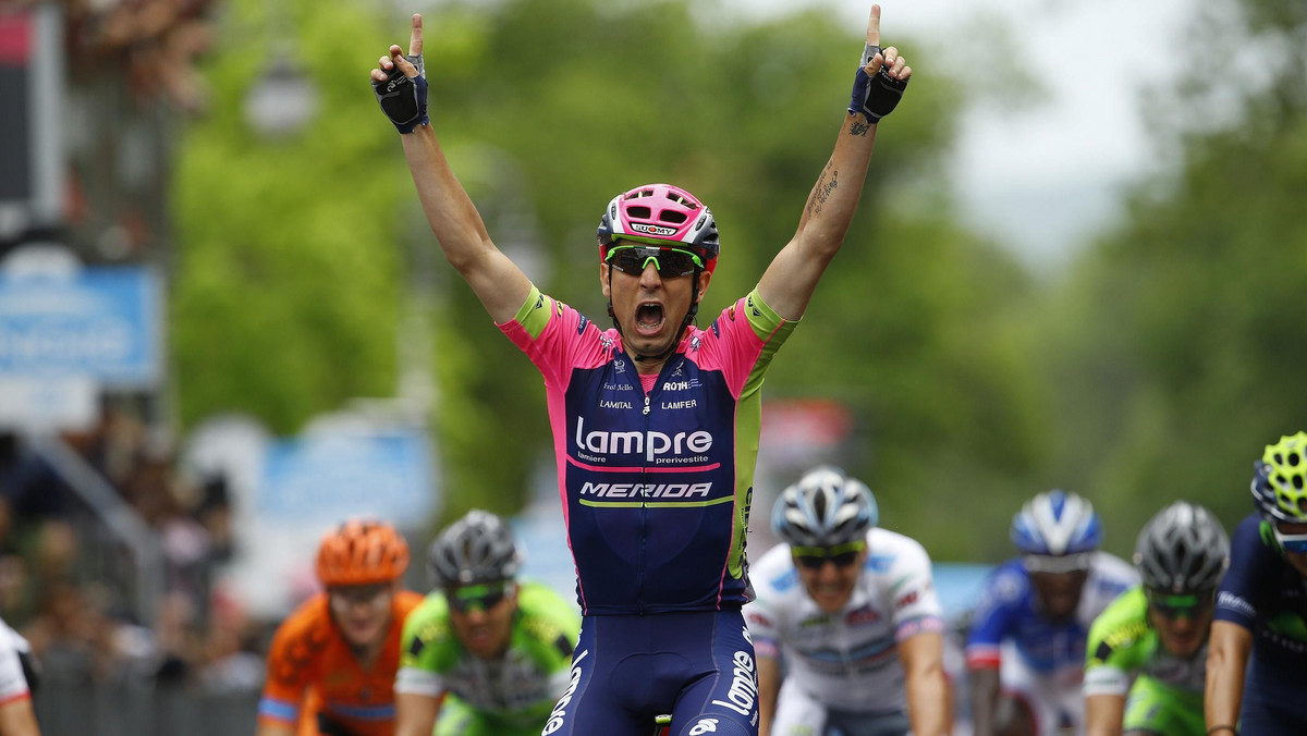 Diego Ulissi (Lampre-Merida) wygrał po samotnej akcji czwarty etap Giro d'Italia z metą w Praia a Mare. Włoch zaatakował 9 km przed metą z kilkuosobowej czołówki i zdołał utrzymać minimalną przewagę nad grupą pościgową. Różową koszulkę lidera odzyskał Tom Dumoulin (Giant-Alpecin), który finiszował na drugim miejscu. Rafał Majka (Tinkoff) awansował na 13. miejsce w "generalce".