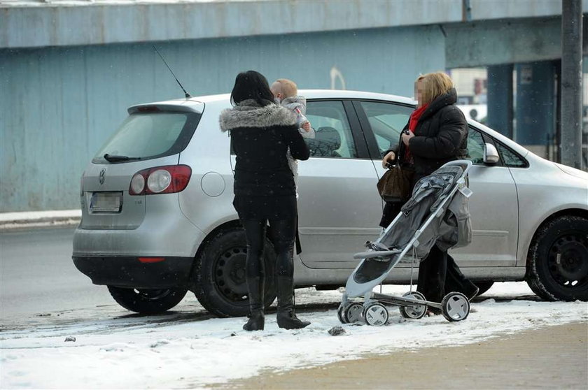 Iga, załóż dziecku czapkę!