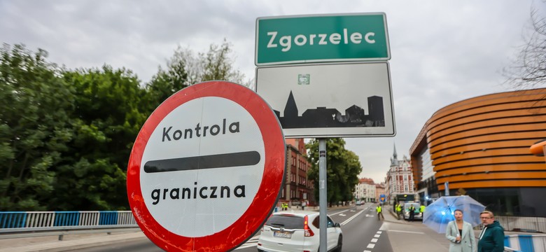 Burmistrz Zgorzelca kpi z "fal migrantów". "Zwykły fake news, nikt nie ucieka z Niemiec do Polski"