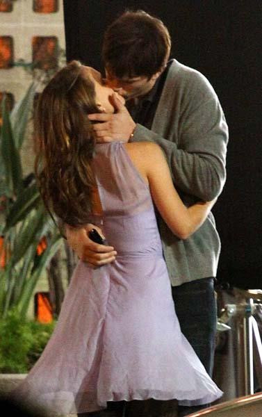 Natalie Portman i Ashton Kutcher przyłapani na pocałunku