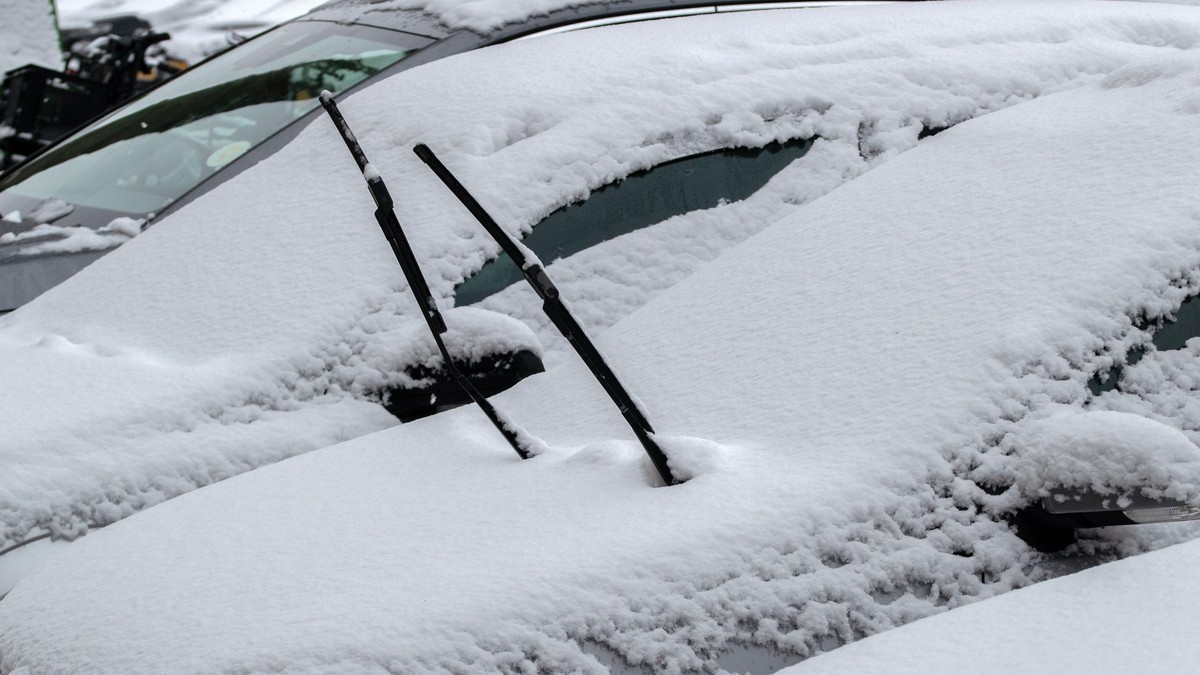 Sneg na kolima - ilustracija