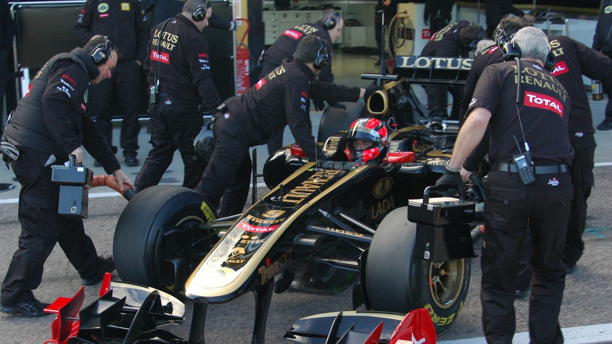 Popołudniowe testy w Walencji były bardzo udane dla Roberta Kubicy (Lotus-Renault). Polak "wykręcił" najszybszy czas w stawce i z optymizmem może patrzeć na kolejne prace przy swoim bolidzie.