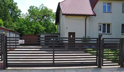 Nowe przepisy dla właścicieli posesji wkrótce wejdą w życie. Te ogrodzenia będą niedozwolone