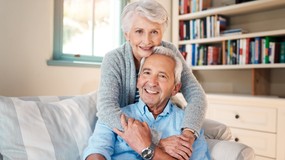 Co z 800 plus dla seniora za wiele lat opieki nad dziećmi? Oto 7 ważnych faktów w tej sprawie