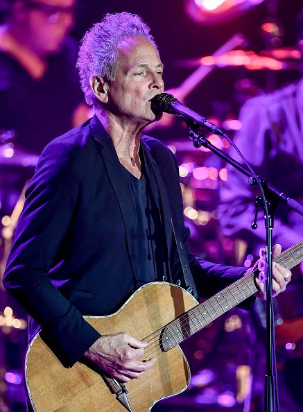 Lindsey Buckingham (100 mln dol.)