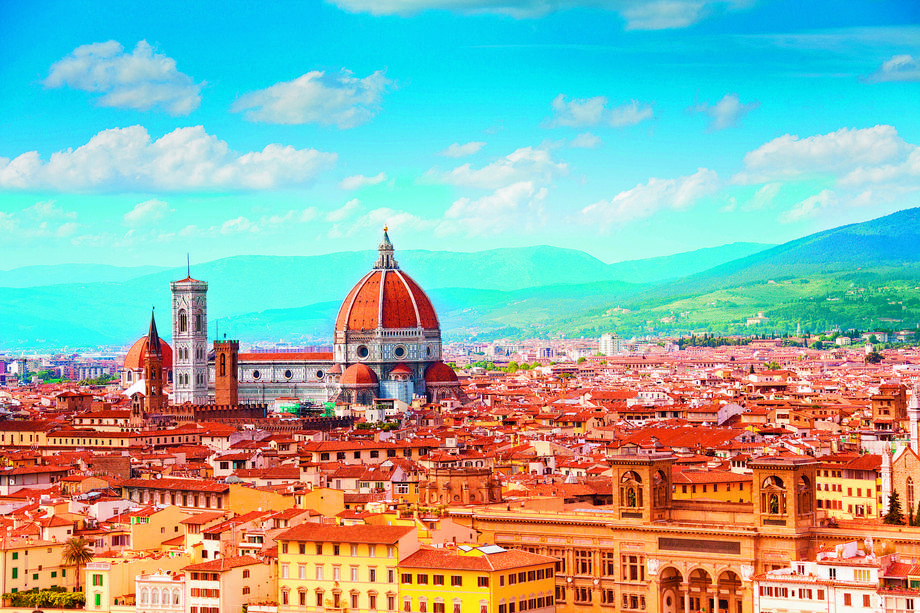 Florencja. Katedra Santa Maria del Fiore, z ogromną kopułą i misternie zdobioną fasadą, to tylko jedna z atrakcji zachęcających do odwiedzenia stolicy Toskanii