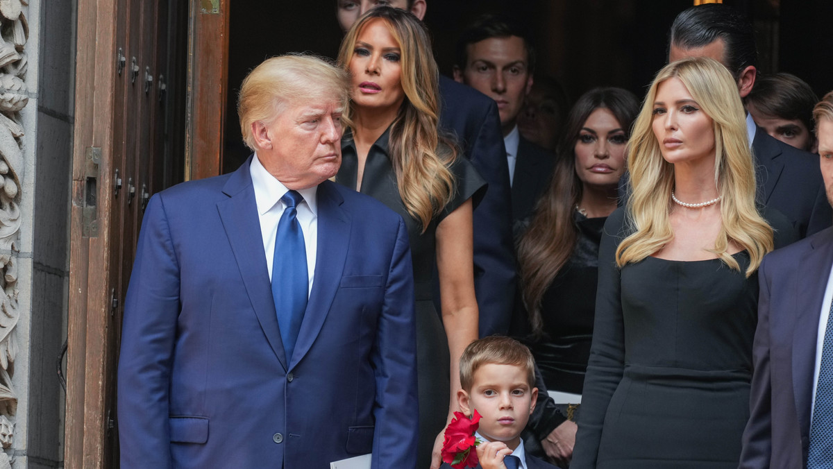 Melania Trump nie pokazuje się z mężem. Unika "wizerunkowego samobójstwa"