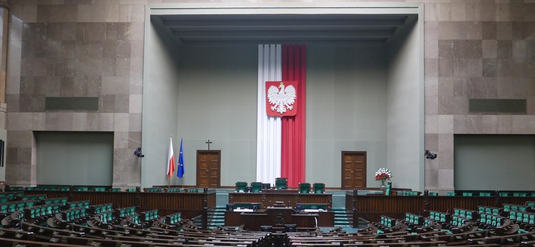 "Sejm odrzuca nieuczciwe próby...". PROJEKT UCHWAŁY PiS w sprawie zmian w Unii Europejskiej