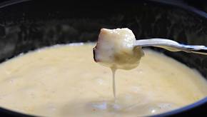 Für Käse, Gemüse, Fisch und Fleisch: Fondue ab 30 Euro im Vergleich
