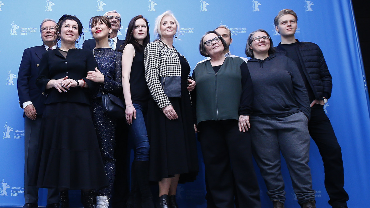 Niedziela na Berlinale należała niewątpliwie do polskich twórców. W Konkursie Głównym zaprezentowano "Pokot" Agnieszki Holland, zaś w sekcji Forum Expanded swoją premierę miało "Serce miłości" Łukasza Rondudy, opowieść o związku dwojga polskich artystów, Zuzanny Bartoszek i Wojtka Bąkowskiego. Oprócz tego widzowie mieli okazję obejrzeć m.in. "Queen of Spain" z Penelope Cruz z muzyką Zbigniewa Preisnera.