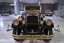 Dekadenckie samochody obalonego szacha Iranu na wystawie w Teheranie