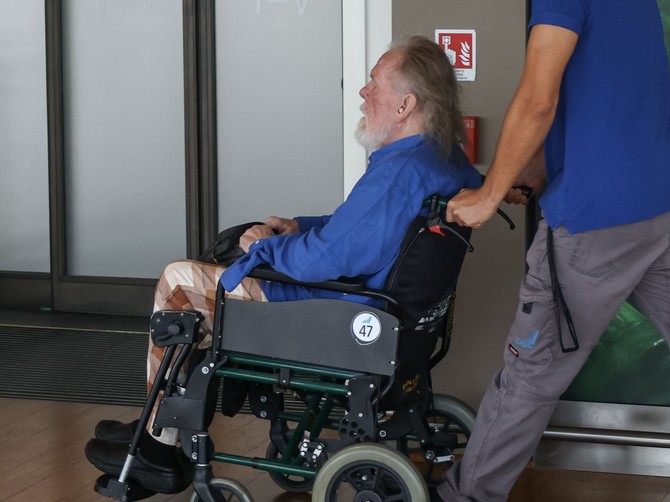 Slavni glumac izašao iz ilegale posle četiri godine: Nik Nolti stigao u Veneciju u invalidskim kolicima