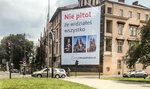 W centrum Krakowa pojawiła się kontrowersyjna reklama 