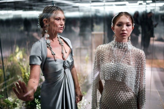 Kejt Mos i Lila Grejs u "Fendi" modelima