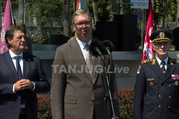 "NE MOŽETE DA NAPADATE NEČIJE PORODICE" Vučić se osvrnuo na komentare tužiteljke Paunović: "Ja svoje roditelje volim najviše na svetu" (VIDEO)