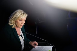 Frekwencja bije rekordy. Jakie są szanse na większość bezwzględną dla Zjednoczenia Narodowego le Pen?