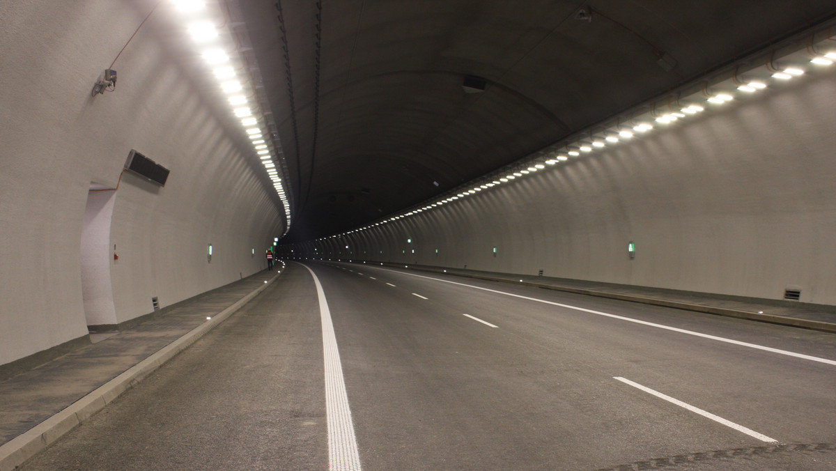 Kierowcy szaleją w tunelu na zakopiance. Ile jechał rekordzista?