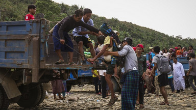 Birma: tysiące ludzi uciekają przed walkami armii z rebeliantami na północy
