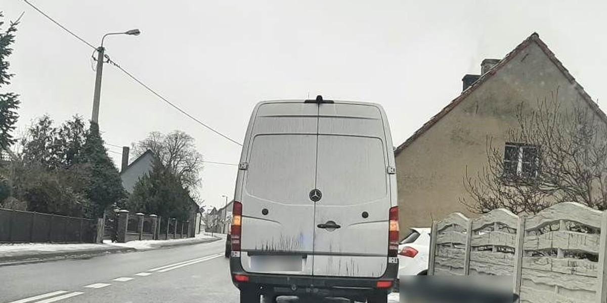 Nietrzeźwy kierowca busa próbował zmylić policję w Cieszkowie.