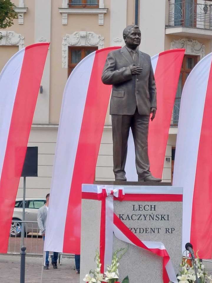 Odsłonięcie pomnika Lecha Kaczyńskiego w Tarnowie