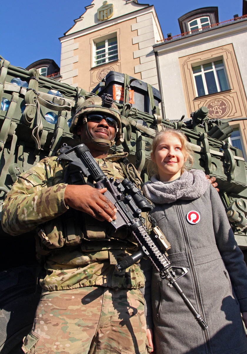 Tłumy w Białymstoku przywitały amerykańskich żołnierzy