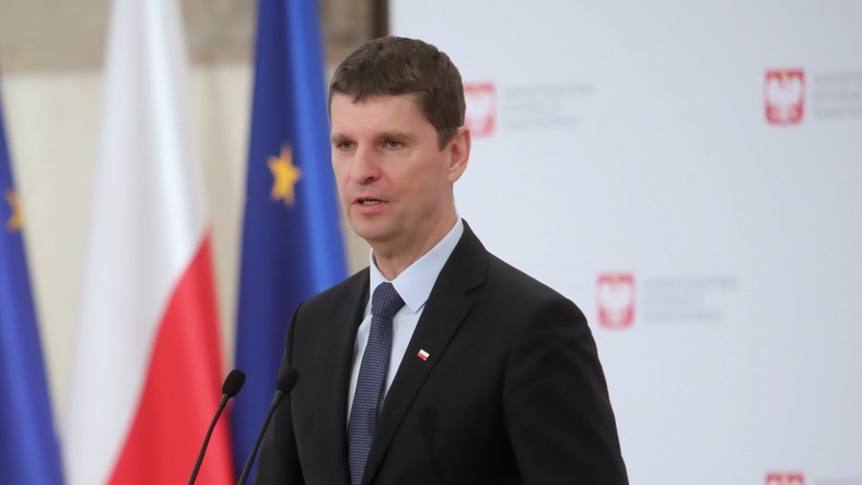 Dariusz Piontkowski podczas konferencji prasowej