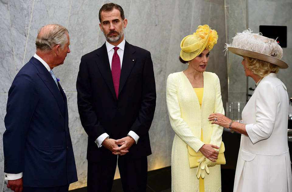Królowa Letycja z mężem na spotkaniu z królową Elżbietą II