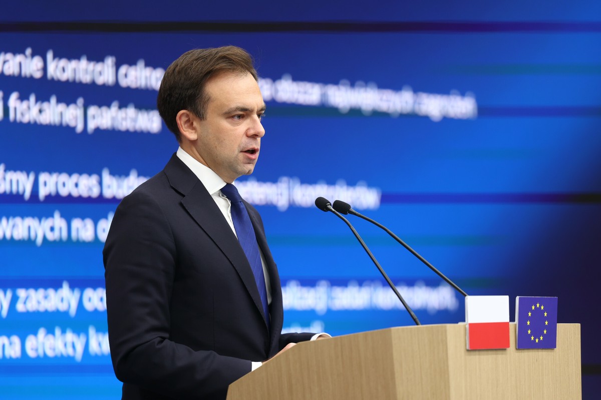 Zagraniczne firmy mają płacić podatki w Polsce. Andrzej Domański zapowiedział nowe działania