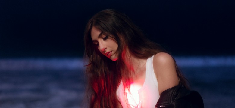 Weyes Blood powraca z krążkiem "And In The Darkness Hearts Aglow"