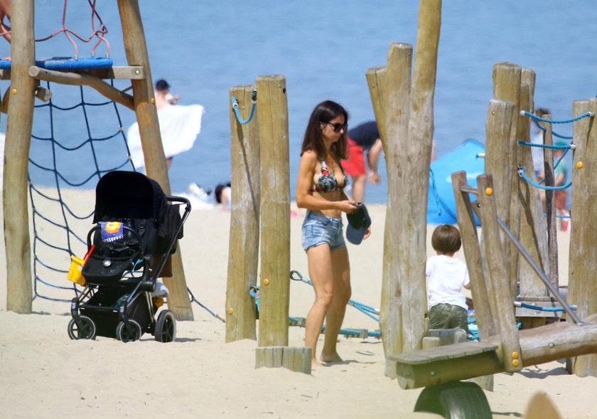 Marta Kaczyńska na plaży w Sopocie