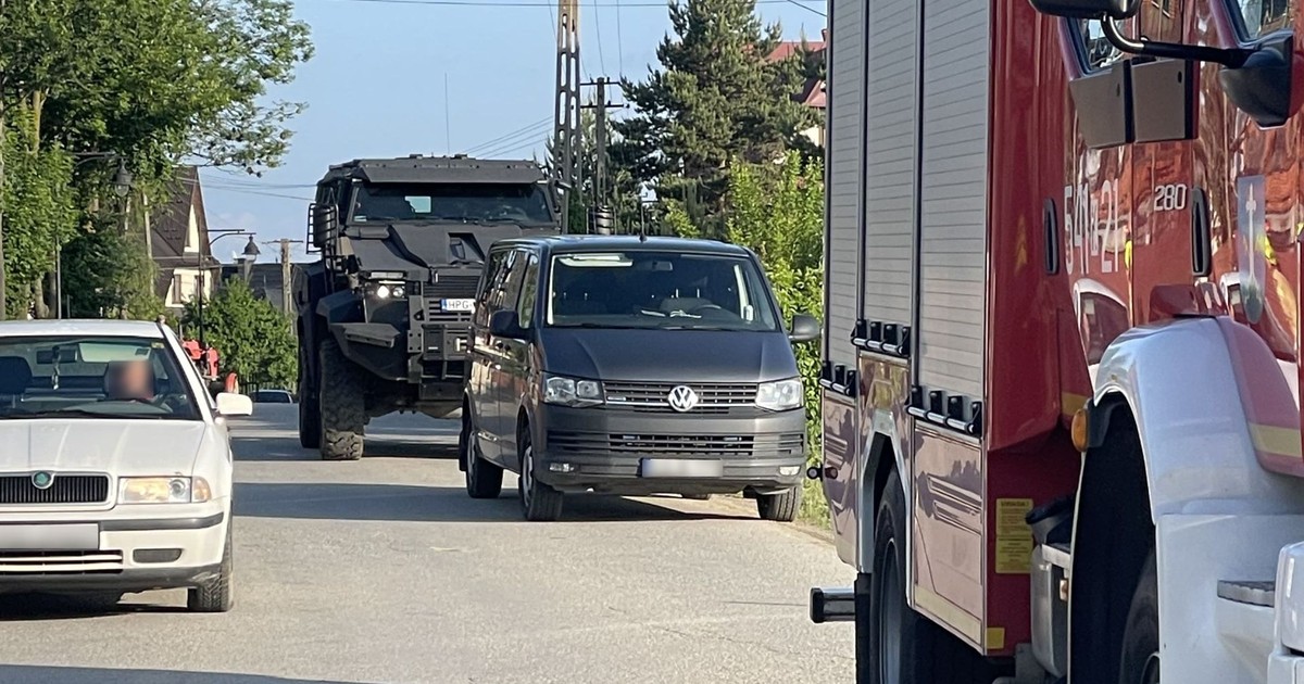 Wrzucili granat do budynku i wywołali pożar. Wpadka policyjnych kontrterrorystów na Podhalu