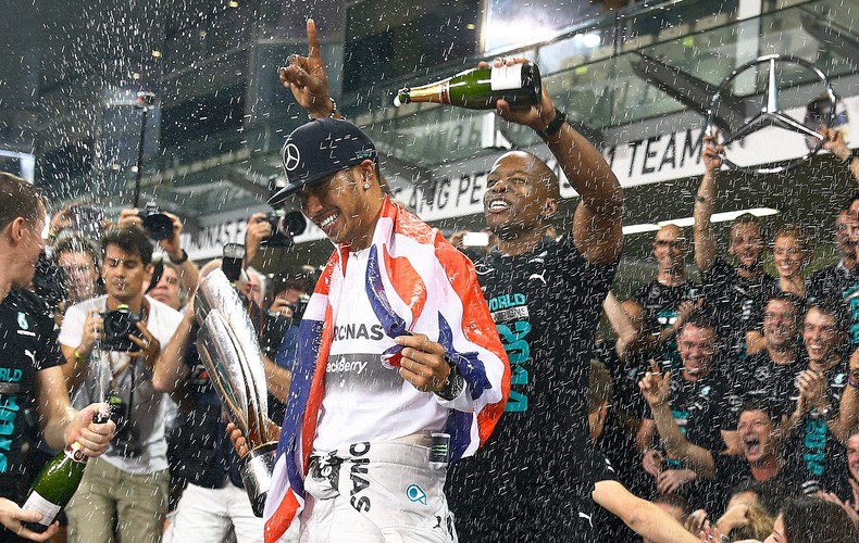 Lewis Hamilton mistrzostwo Formuły 1 fetował w towarzystwie Nicole Scherzinger