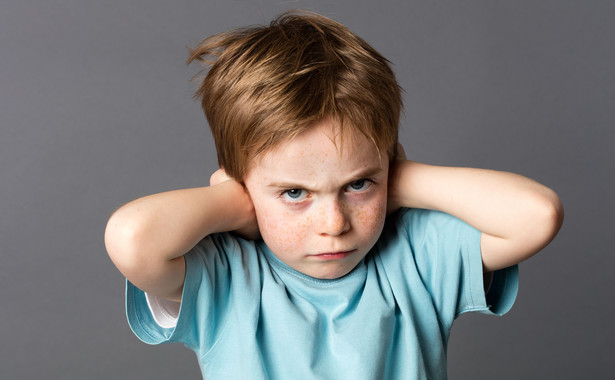 Dlaczego dzieci tracą słuch? Eksperci ostrzegają