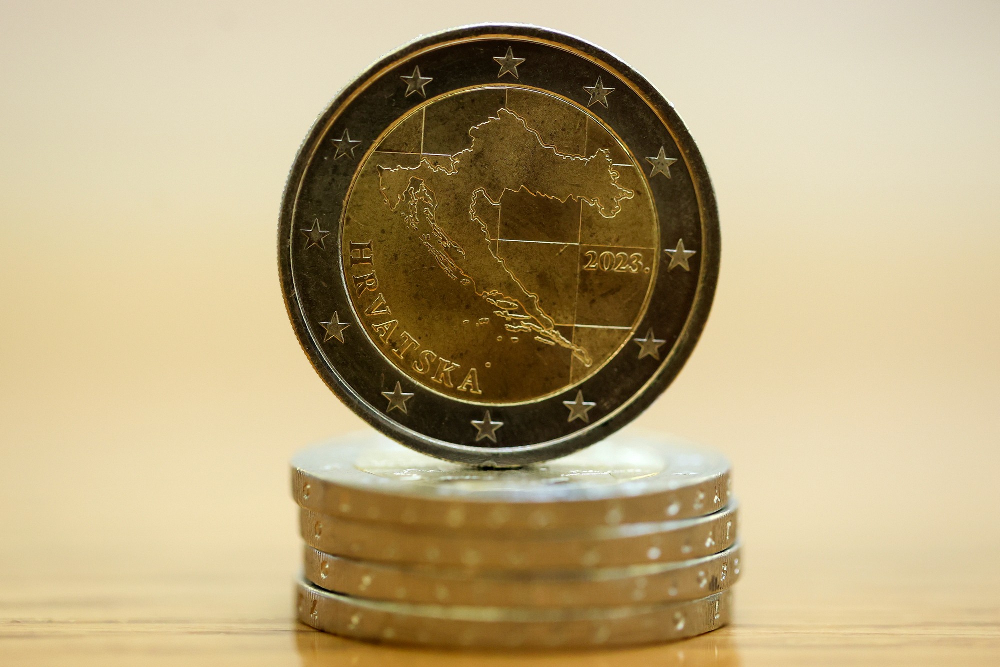 Národná strana eurovej mince, ktorá zobrazuje mapu Chorvátska.