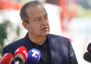 Ivica Dačić  obilazak  vatrogasnog broda 