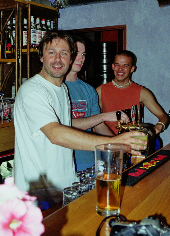 Andrzej Piaseczny i Michał Piróg na otwarciu klubu Soho, 2002 r.