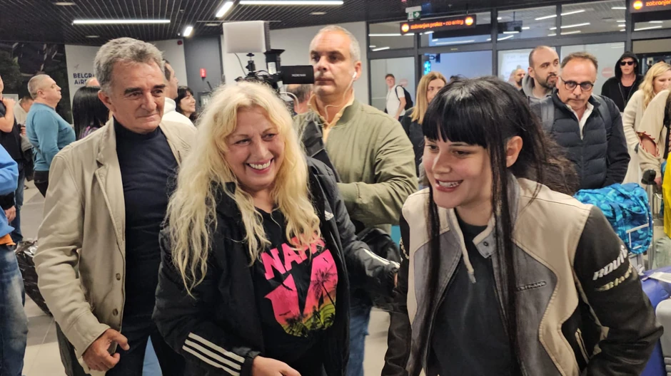 Teya Dora sletela u Beograd