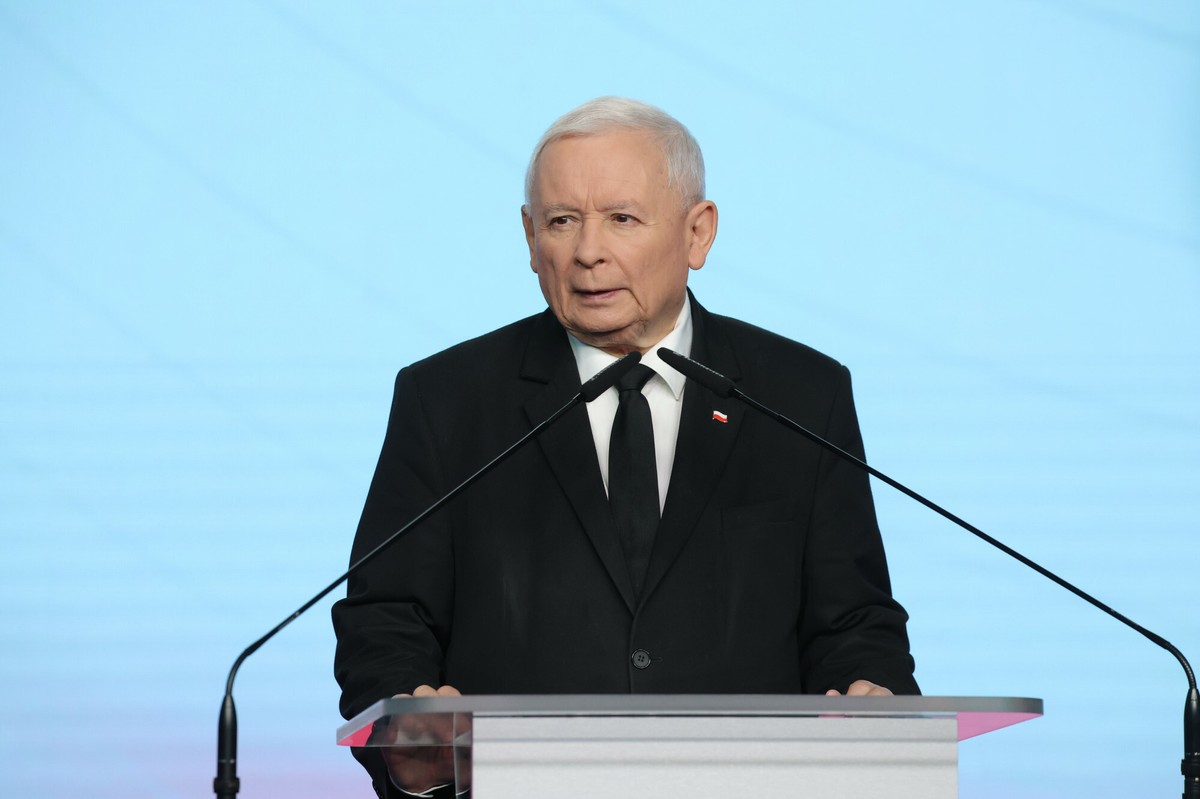 Kto rządzi w PiS? Jarosławowi Kaczyńskiemu rośnie konkurent [SONDAŻ]