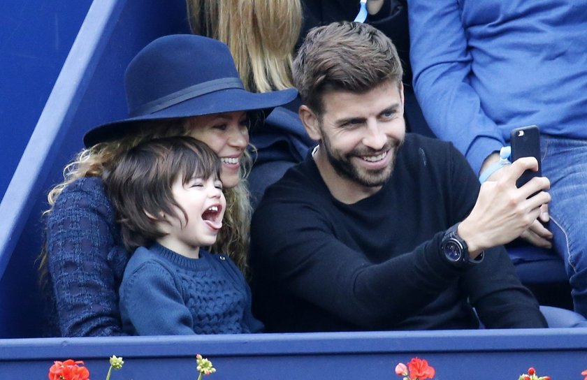 Pique i Shakira na meczu z dzieckiem