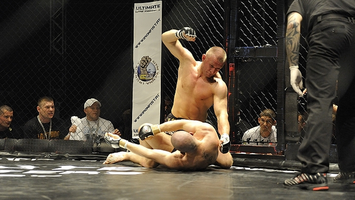 Jak udało się nieoficjalnie ustalić serwisowi fightsport.pl, polski zawodnik MMA, Damian Grabowski (10-0), otrzymał propozycję udziału w gali Fight Night Super Heros, która odbędzie się 20 września w Wiedniu, w Austrii.