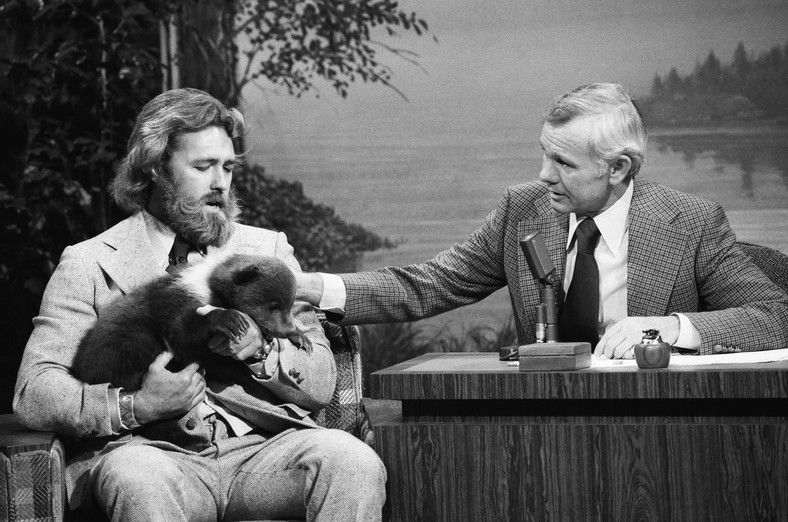 Dan Haggerty podczas wywiadu z Johnnym Carsonem w 1977 r. 