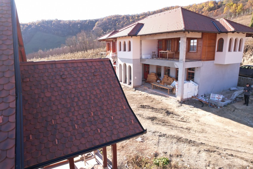 Uz crkvu je izgrađen parohijski dom