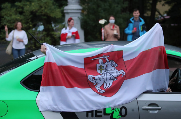 Weekend na Białorusi: Flaga nad Niemnem, drut kolczasty w Mińsku
