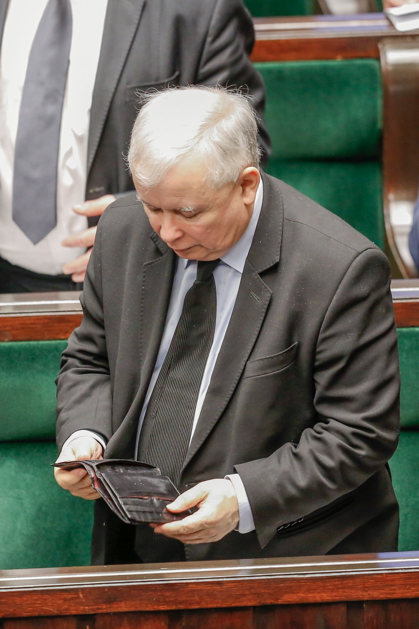 Zobacz, co Kaczyński ma w portfelu