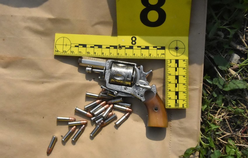 U stanu pronađeno i oružje