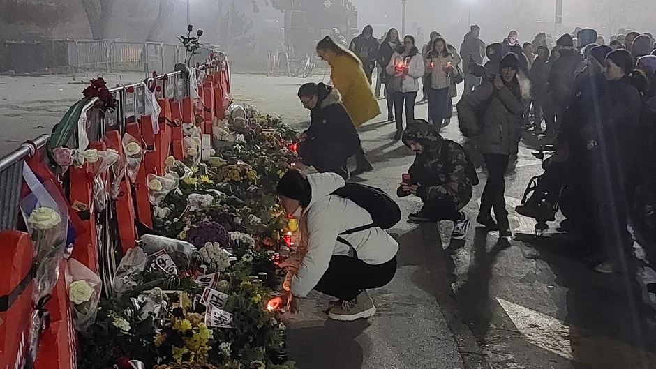 Okupljanje na Zeleznickoj stanici Novi Sad