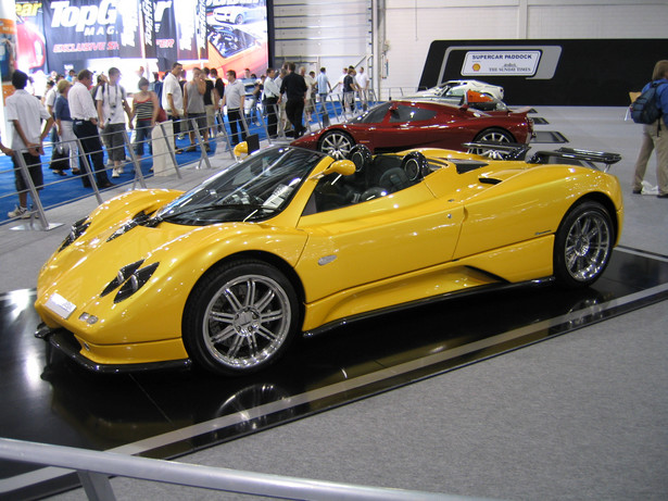 Na zdjęciu Pagani Zonda Roadster, autor: Robin Corps, licencja: Creative Commons Attribution-Share Alike 2.0 Generic