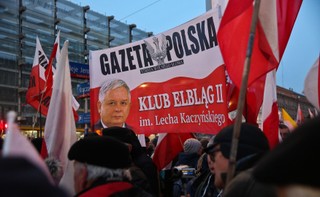 'Byłeś w ZOMO, jesteś w KODzie...'. Marsz KOD spotkał się z kontrmanifestacją