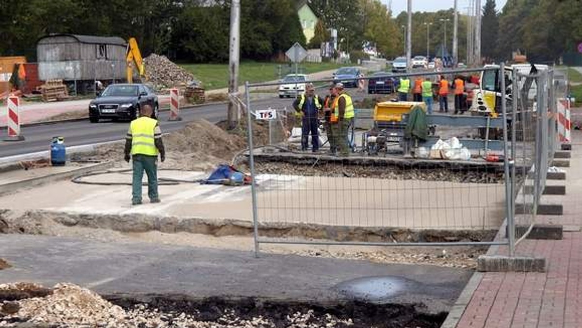 Na drogach Zmieniła się znowu organizacja ruchu na remontowanym odcinku ul. 4 Marca.