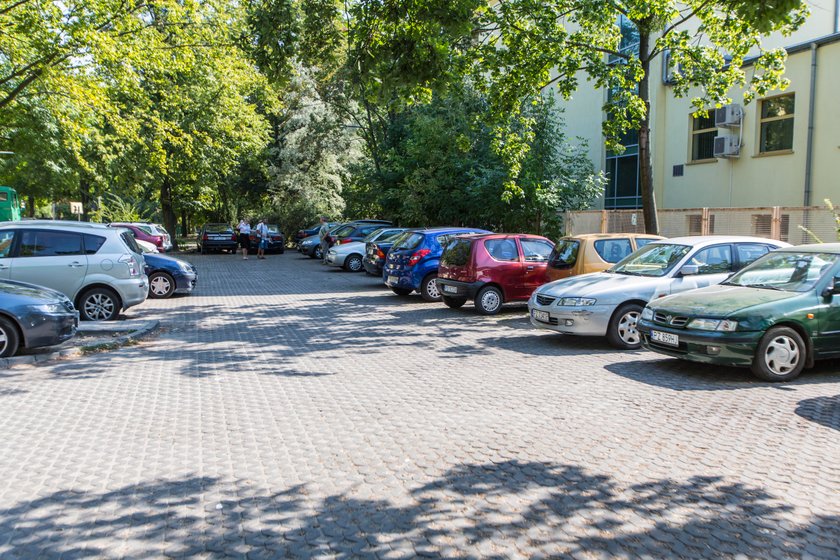 Parking przy szpitalu onkologicznym